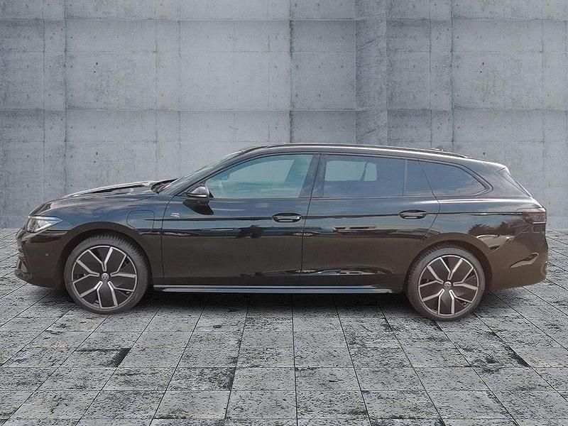 Gebraucht VW Passat R-line 177 PS (130 kW) 2024 Schwarz Kombi