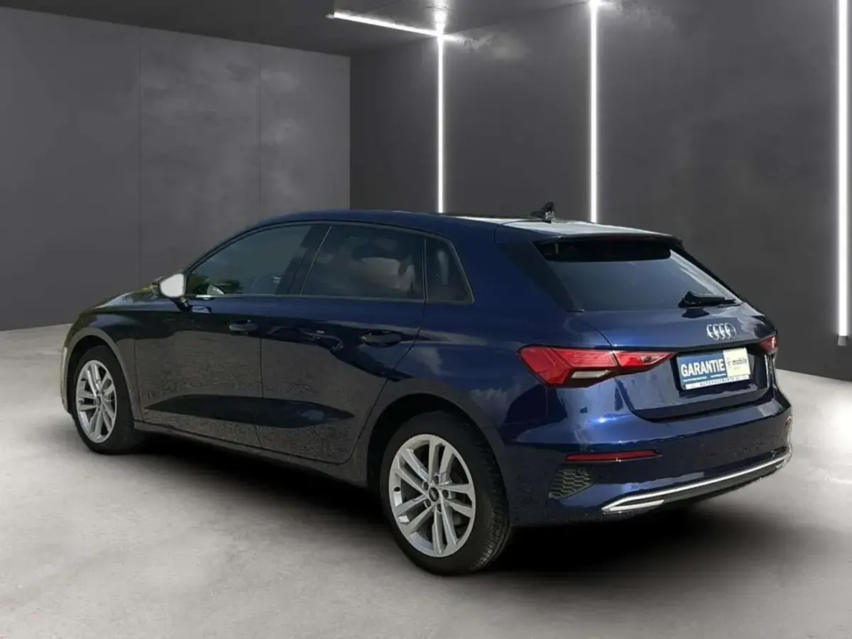 Gebraucht Audi A3 Advanced Plus 116 PS (85 kW) 2022 Navarrablau metallic Limousine