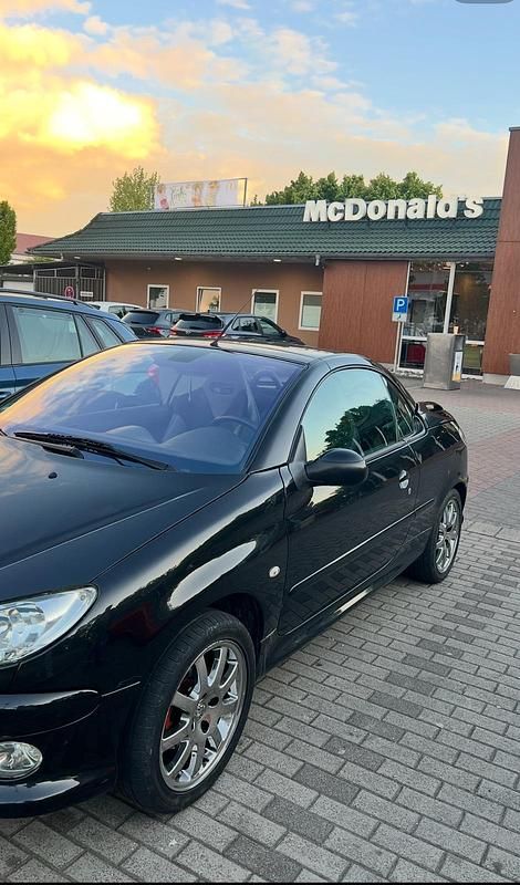 Gebraucht Peugeot 206 CC 109 PS (80 kW) 2004 Schwarz Cabrio