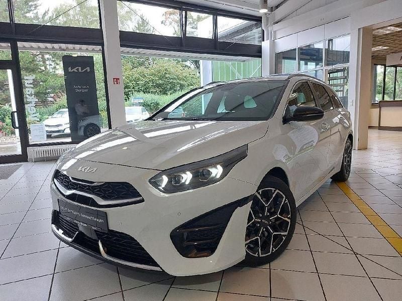 Weiß Gebraucht 2022 Kia Ceed Sportswagon GT-Line Kombi | 23.490 € (Fairer Preis) - Bild 1/4