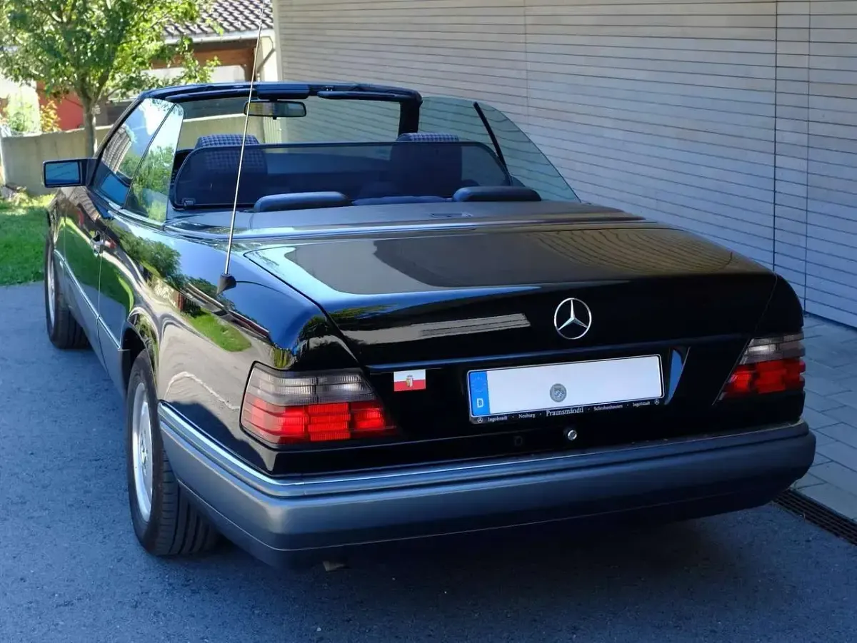 Gebraucht Mercedes E220 Sportline 150 PS (110 kW) 1994 Schwarz Cabrio