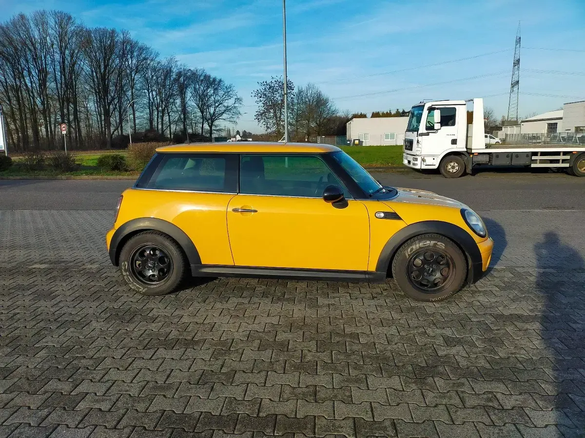 Second-hand Mini Cooper 95 CP (69 kW) 2007 Galben Hatchback
