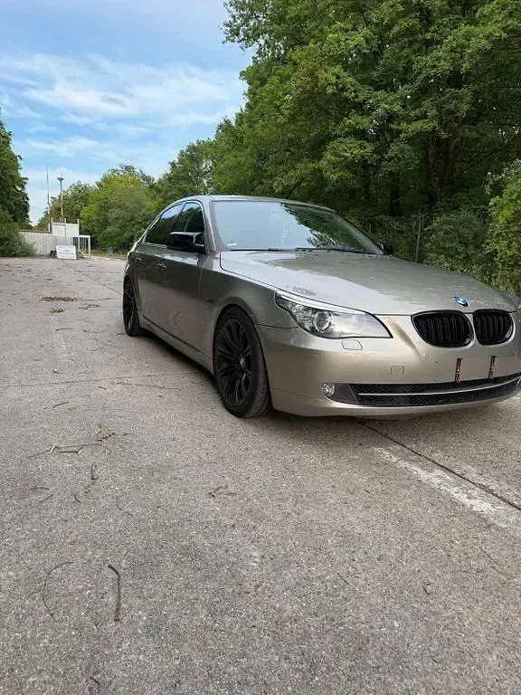 Gebraucht BMW 525 197 PS (144 kW) 2008 Gold Limousine
