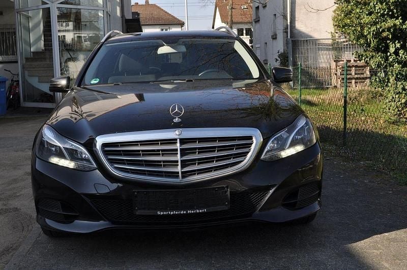 Gebraucht Mercedes E350 258 PS (189 kW) 2014 Schwarz Limousine