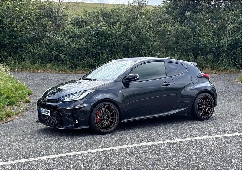 Schwarz Gebraucht 2024 Toyota Yaris | 37.499 € (Superpreis) - Bild 1/4