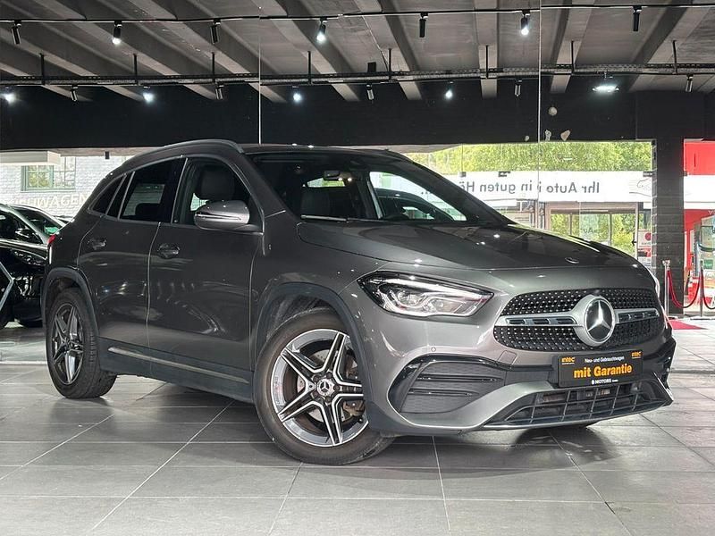 Grau Gebraucht 2020 Mercedes GLA220 AMG line SUV | 27.999 € (Fairer Preis) - Bild 1/4