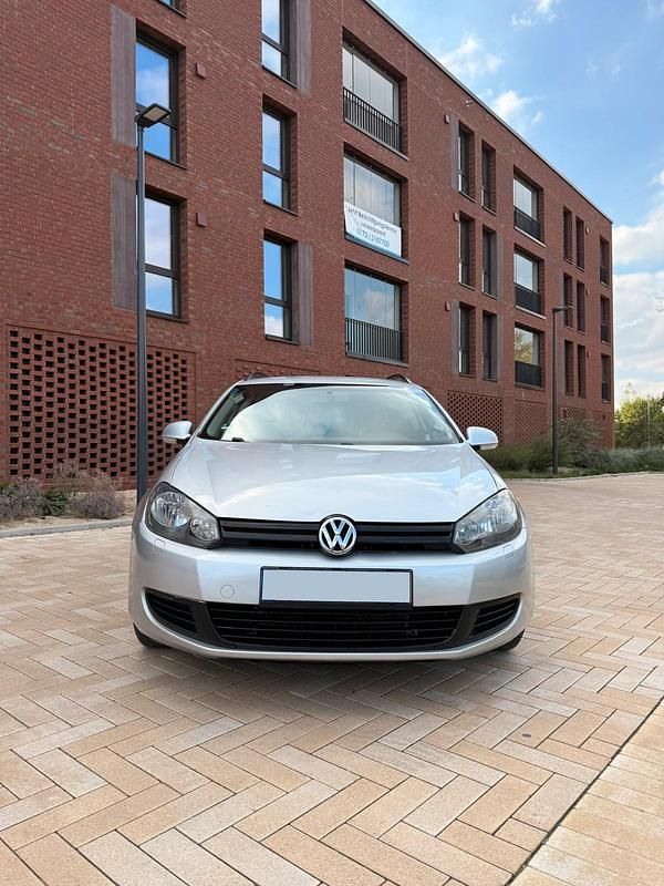 Silber Gebraucht 2011 VW Golf VI Kombi | 4.250 € (Fairer Preis) - Bild 1/4