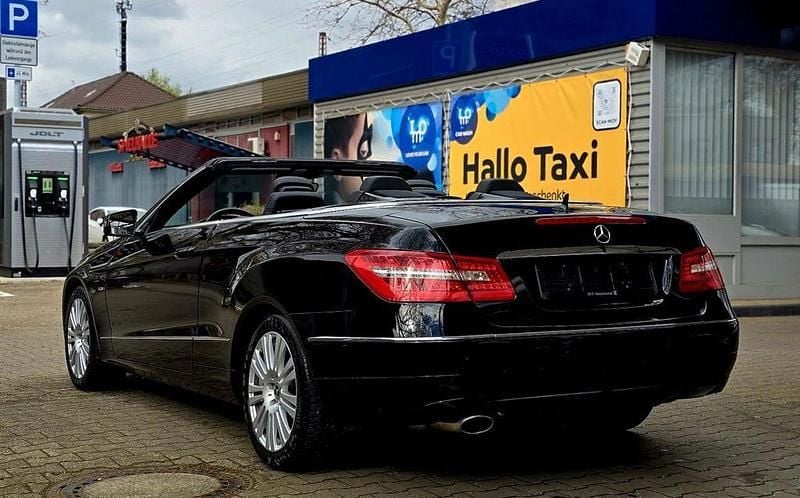 Gebraucht Mercedes E200 Avantgarde 184 PS (135 kW) 2010 Schwarz Cabrio