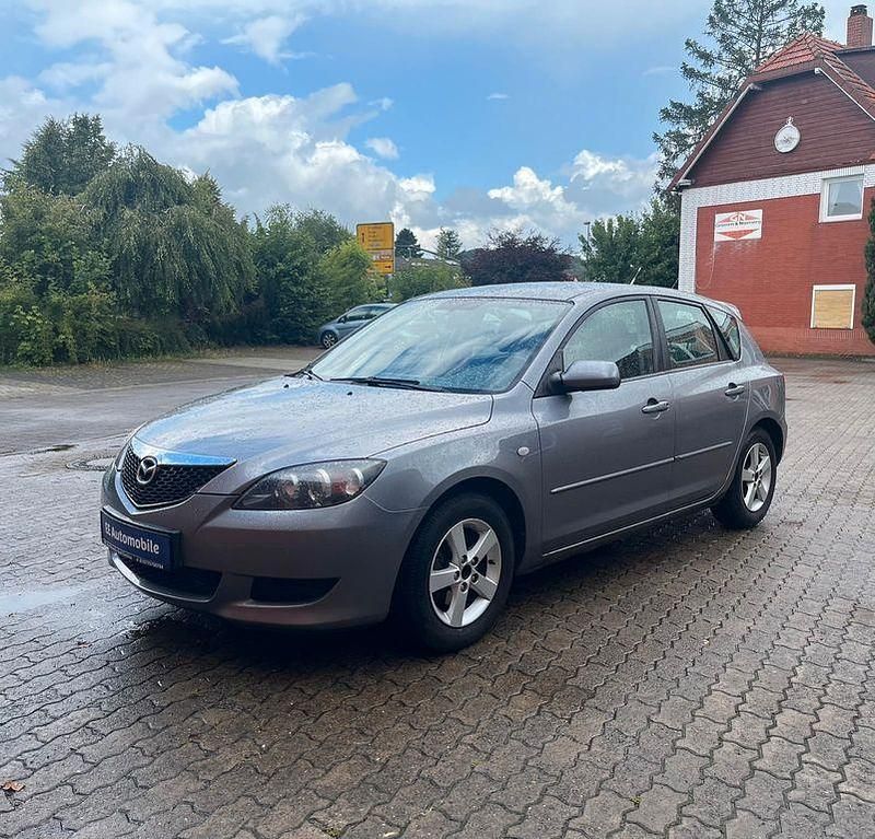 Grau Gebraucht 2005 Mazda 3 Comfort Limousine | 1.999 € (Fairer Preis) - Bild 1/4