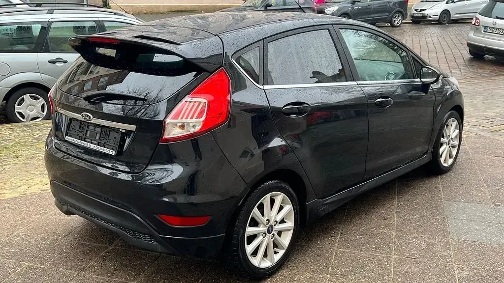 Używany Ford Fiesta Titanium 101 KM (74 kW) 2016 Czarny Hatchback