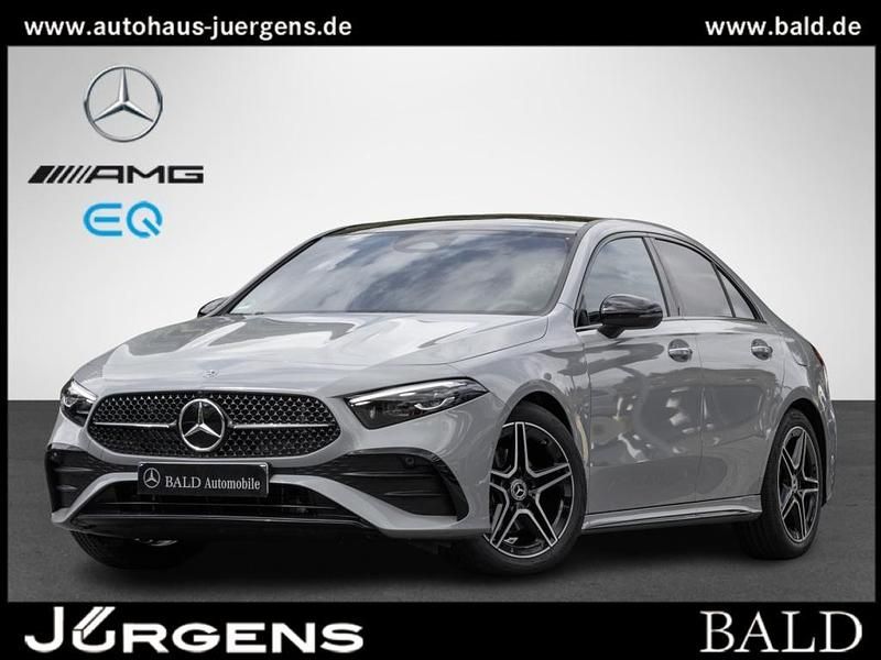 Grau manufaktur lack manufaktu Gebraucht 2025 Mercedes A200 AMG Limousine | 37.880 € (Teuer) - Bild 1/4