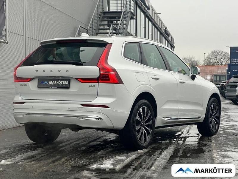 Gebraucht Volvo XC60 Plus 197 PS (144 kW) 2022 Weiss SUV