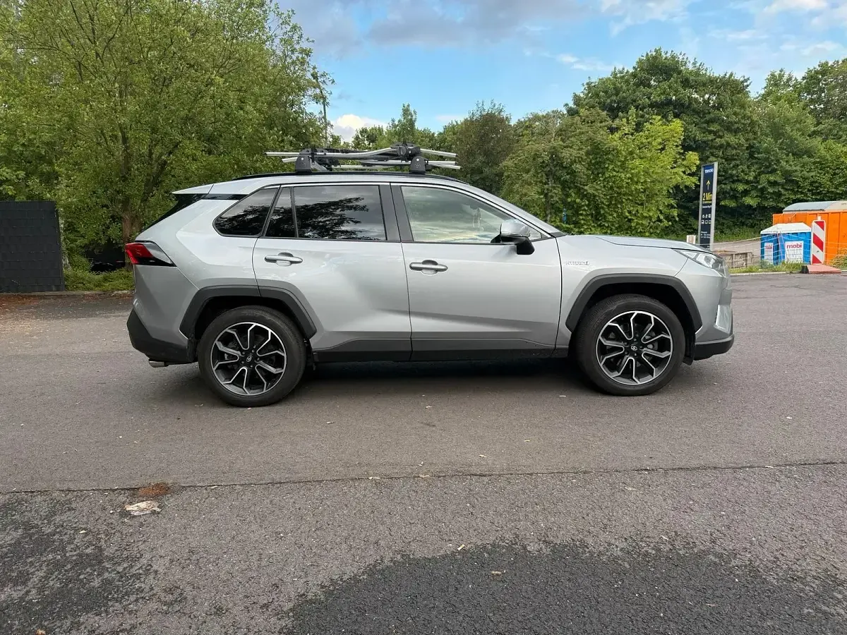 Gebraucht Toyota RAV4 Hybrid Style 218 PS (160 kW) 2020 Silber SUV