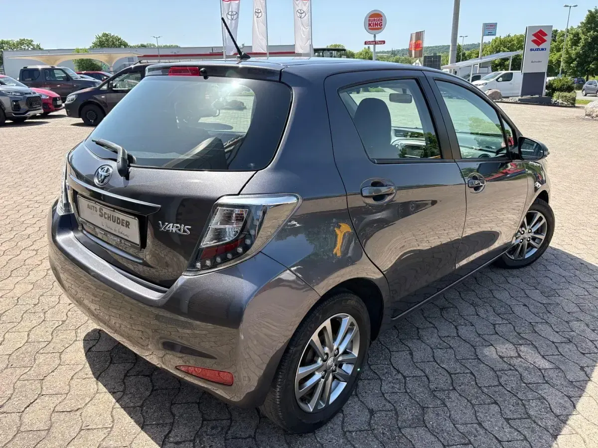 Gebraucht Toyota Yaris Edition 69 PS (50 kW) 2017 Grau Kleinwagen