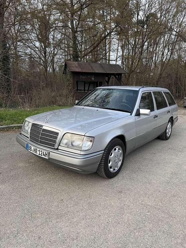Gebraucht Mercedes E220 150 PS (110 kW) 1995 Silber Kombi