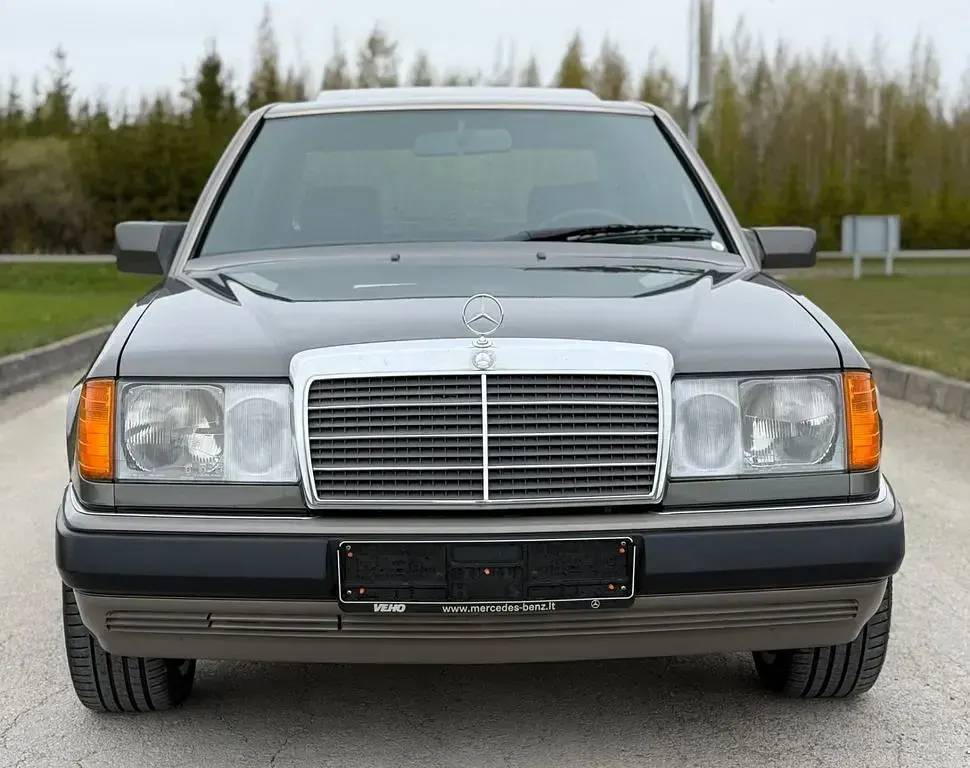 Gebraucht Mercedes E250 90 PS (66 kW) 1991 Braun Limousine