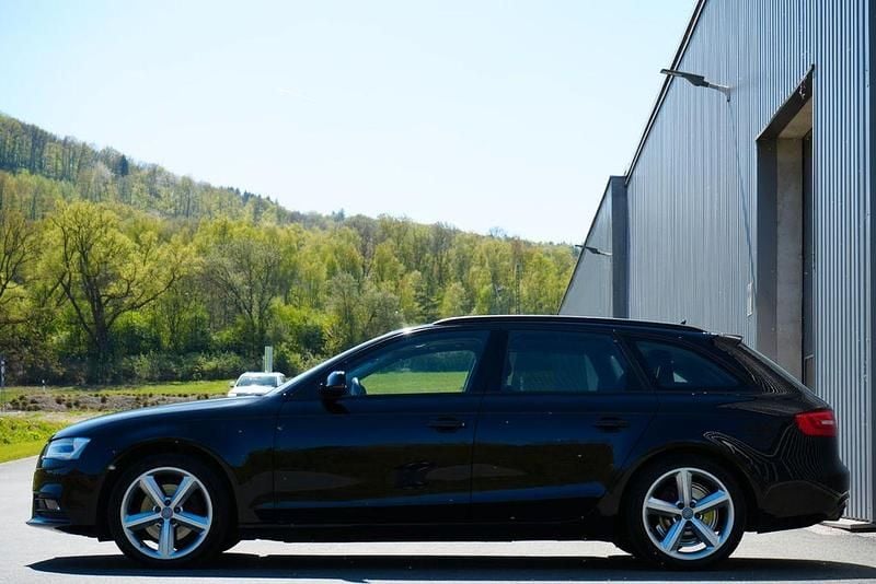 Second-hand Audi A4 Attraction 143 CP (105 kW) 2013 Negru Berlinǎ