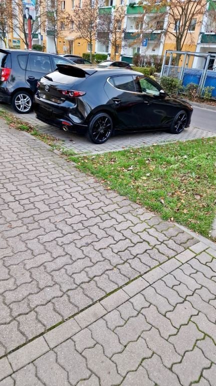 Schwarz Gebraucht 2020 Mazda 3 Limousine | 21.900 € (Etwas zu teuer) - Bild 1/4