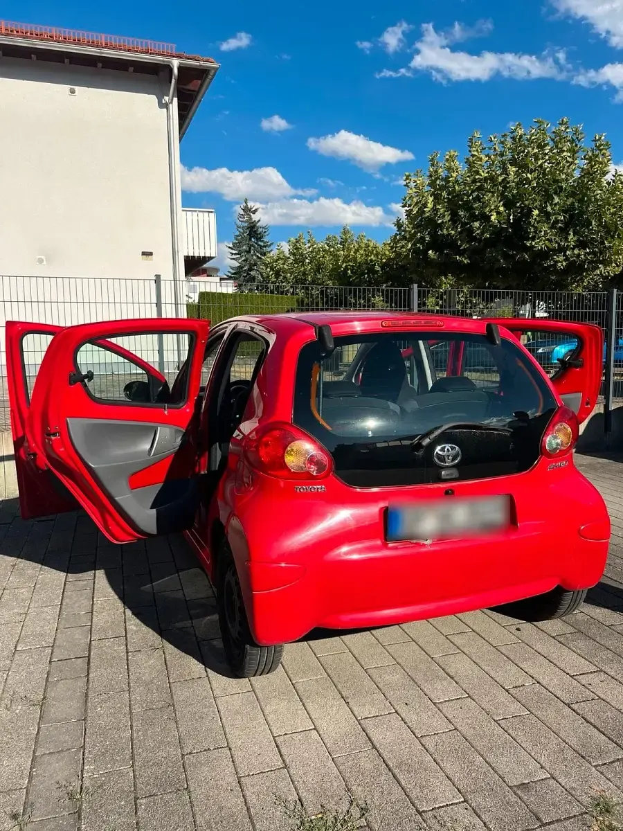 Gebraucht Toyota Aygo 68 PS (50 kW) 2007 Rot Kleinwagen
