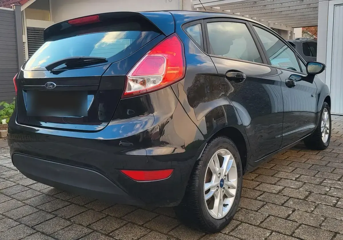 Gebraucht Ford Fiesta Celebration 82 PS (60 kW) 2016 Schwarz Kleinwagen