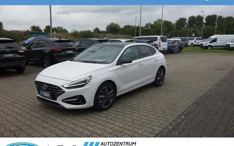 Weiß Gebraucht 2021 Hyundai i30 Edition 30+ Limousine | 19.779 € (Fairer Preis) - Bild 1/4