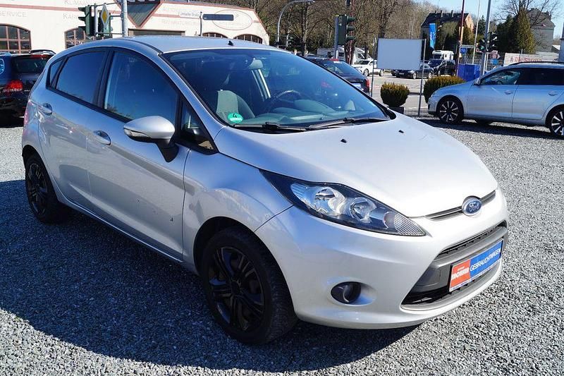 Gebraucht Ford Fiesta Trend 69 PS (50 kW) 2010 Silber Kleinwagen