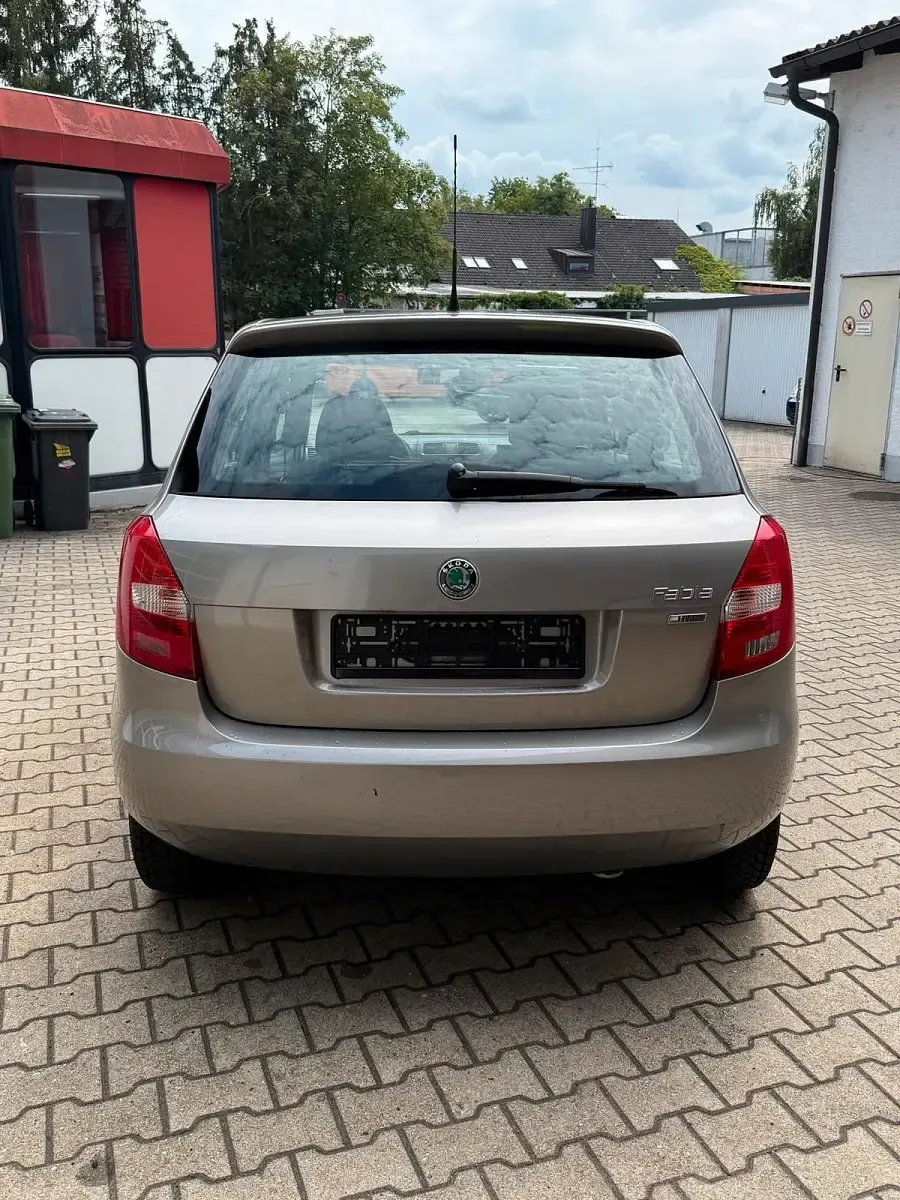Gebraucht Skoda Fabia 60 PS (44 kW) 2011 Braun Kleinwagen