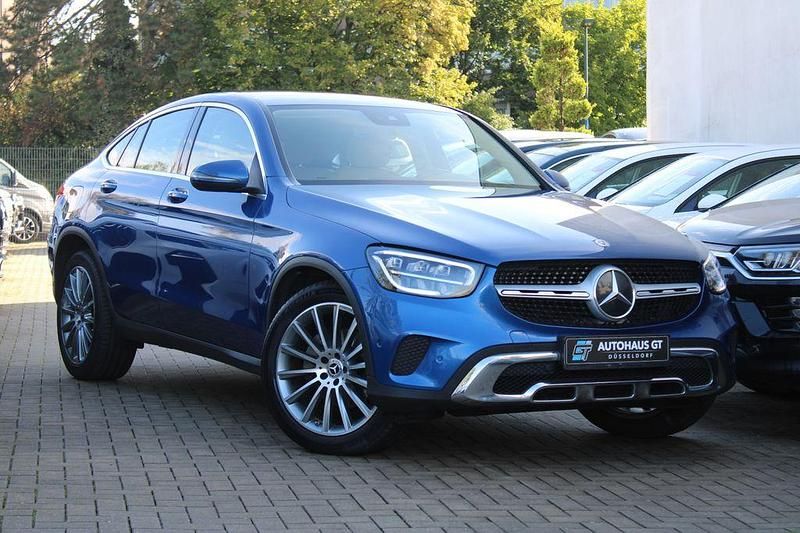 Blau Gebraucht 2022 Mercedes GLC220 AMG SUV | 38.999 € - Bild 1/4