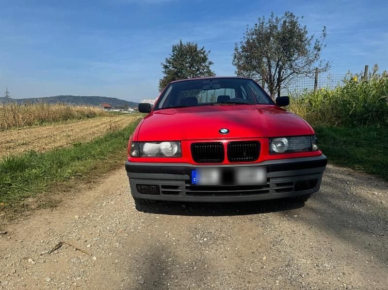 Rot Gebraucht 1993 BMW 318 Basis Limousine | 3.999 € - Bild 1/4