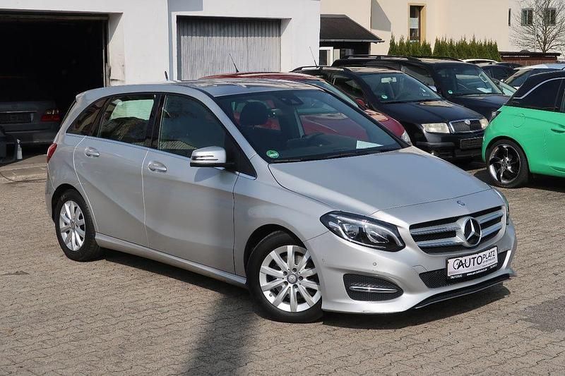 Gebraucht Mercedes B180 122 PS (89 kW) 2015 Silber Kleinwagen