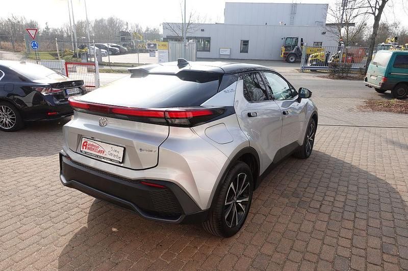 Neu Toyota C-HR 223 PS (164 kW) 2025 Silber SUV