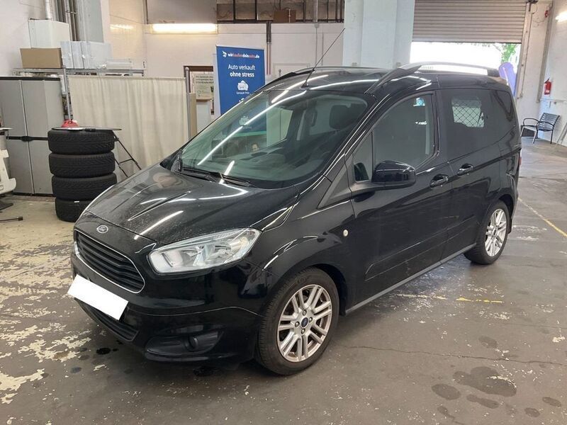 Iridiumschwarz metallic Gebraucht 2016 Ford Tourneo Courier Titanium Van / Kleinbus | 10.455 € (Etwas zu teuer) - Bild 1/4