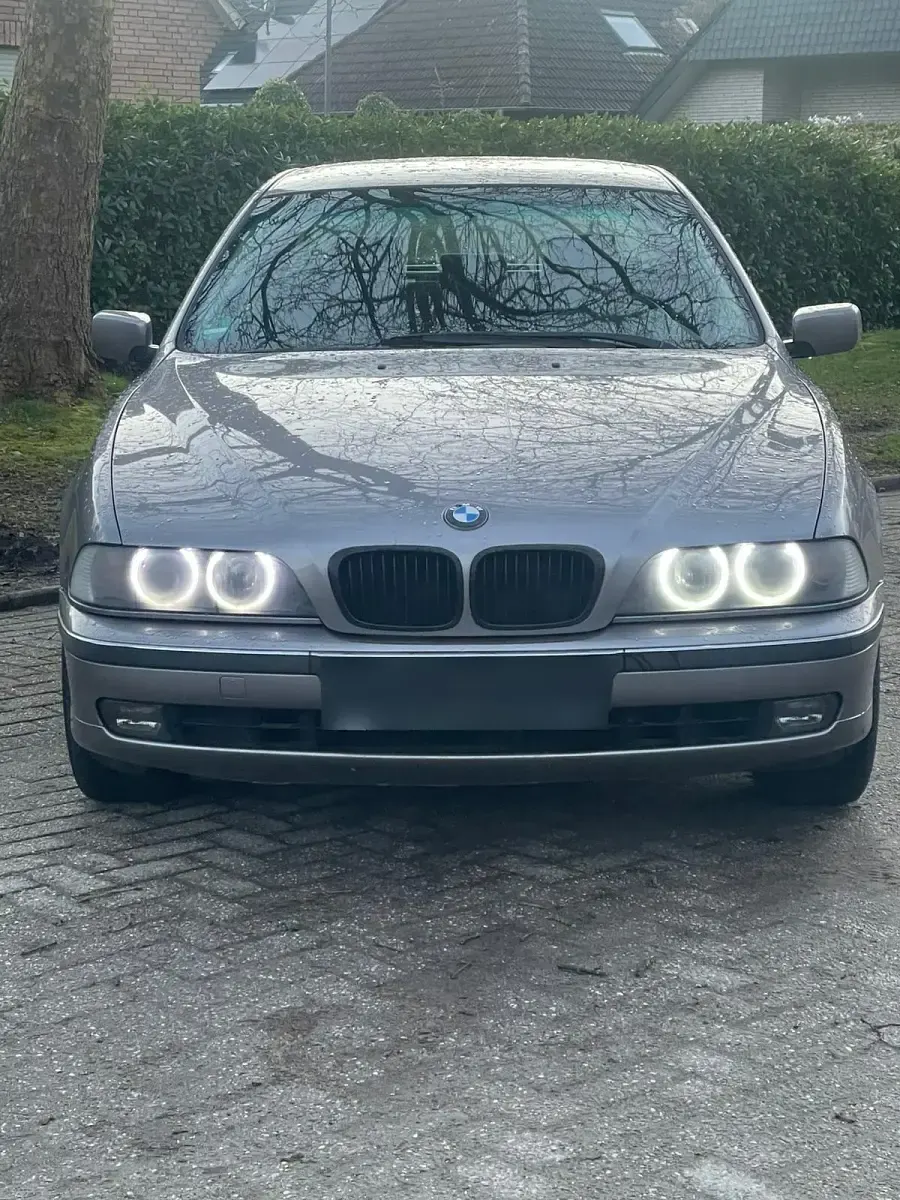 Gebraucht BMW 523 170 PS (125 kW) 1999 Silber Limousine