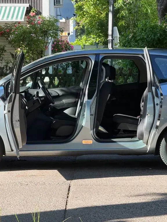 Gebraucht Opel Meriva Design Edition 101 PS (74 kW) 2011 Grau Van / Kleinbus