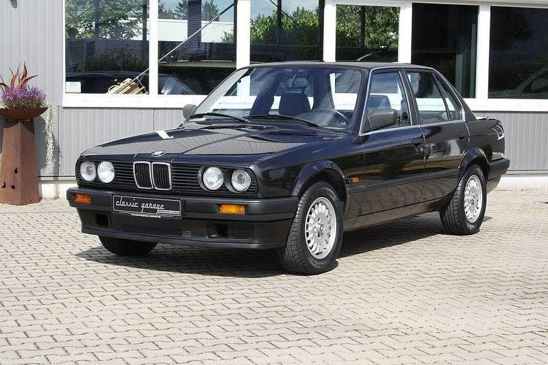 Schwarz Gebraucht 1988 BMW 320 Limousine | 14.490 € - Bild 1/4