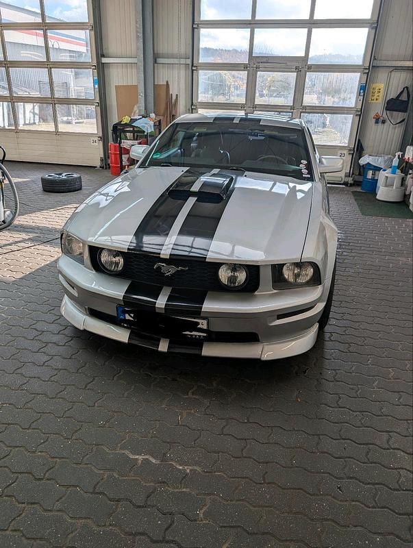Silber Gebraucht 2008 Ford Mustang GT Coupé | 18.500 € (Teuer) - Bild 1/4