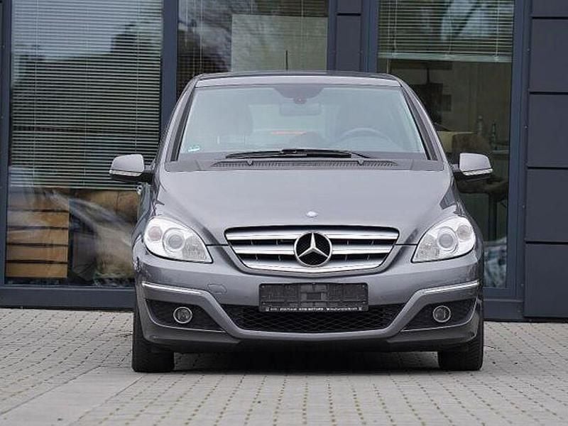 Gebraucht Mercedes B200 140 PS (102 kW) 2011 Grau Van / Kleinbus