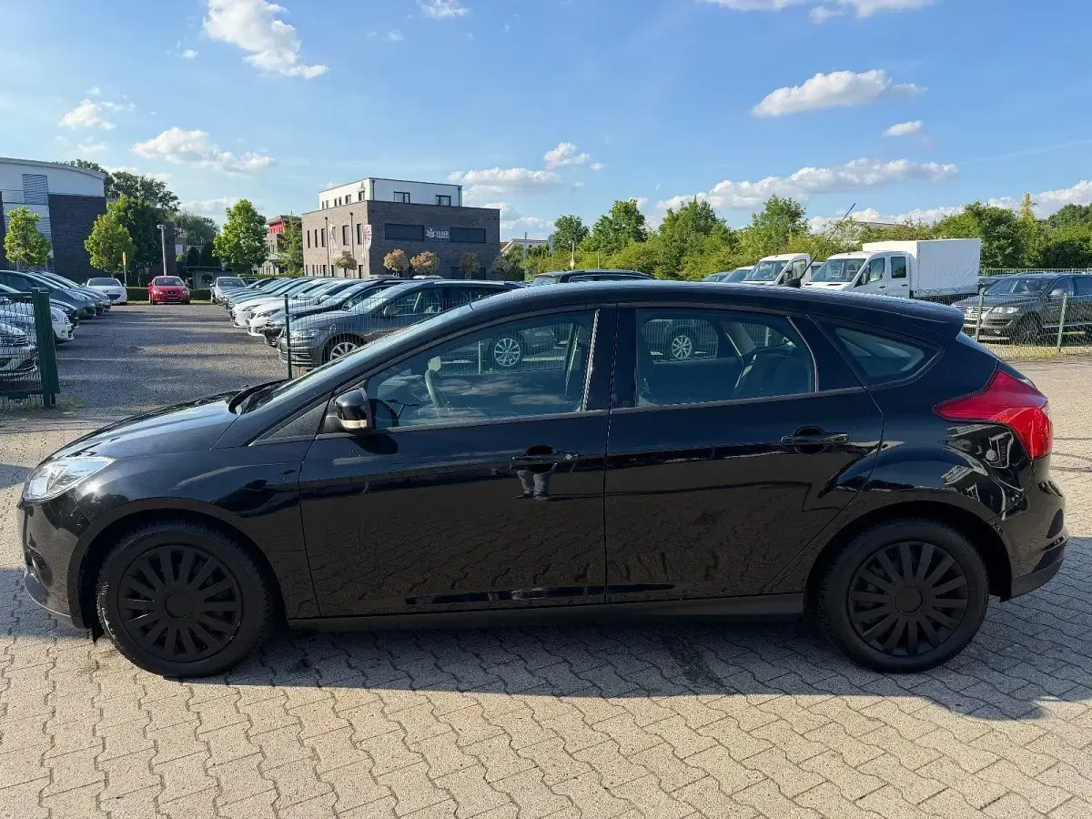Gebraucht Ford Focus Trend 101 PS (74 kW) 2013 Schwarz Kleinwagen