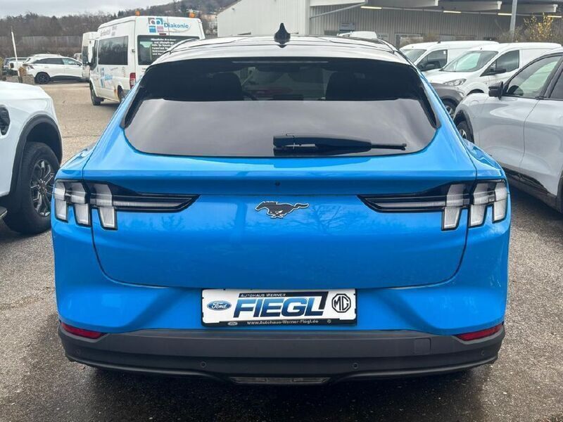 Gebraucht Ford Mustang Mach-E Basis 197 kW (269 PS) 2023 Grabber blue metallic SUV