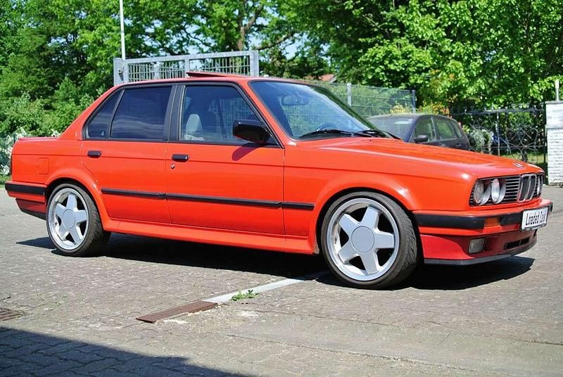 Gebraucht BMW 325 170 PS (125 kW) 1990 Rot Limousine