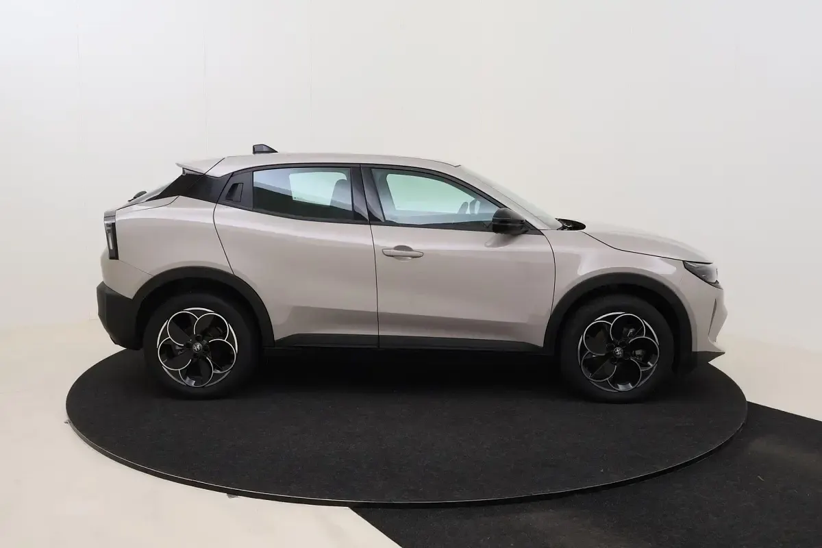 Gebraucht Alfa Romeo Junior 114 kW (156 PS) 2025 Avorio galleria SUV