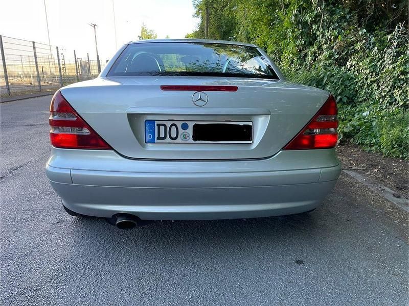 Gebraucht Mercedes SLK230 197 PS (144 kW) 2001 Silber Cabrio