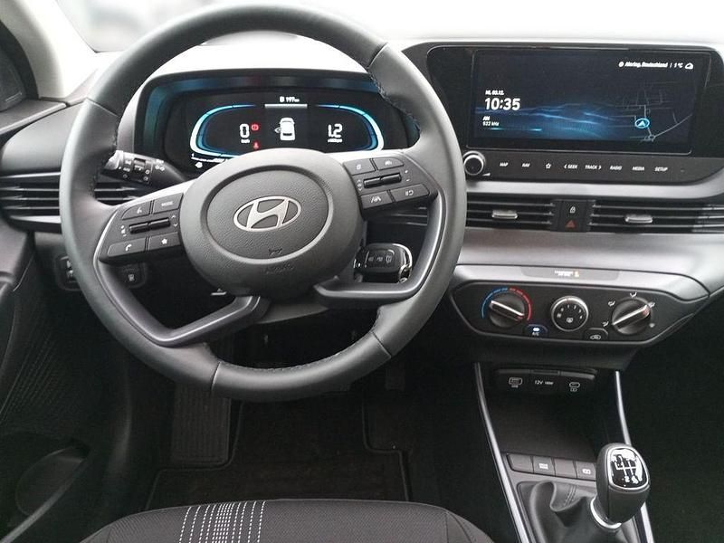 Neu Hyundai i20 Select 101 PS (74 kW) 2025 Schwarz Limousine