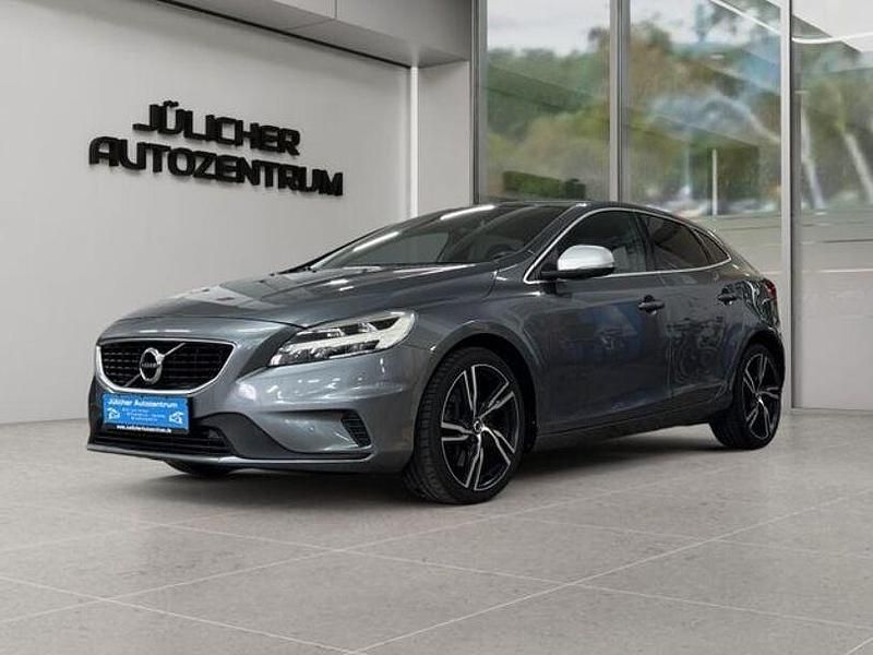 Gebraucht Volvo V40 Momentum 150 PS (110 kW) 2017 Grau Limousine