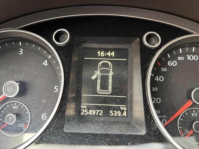 Gebraucht VW Passat 140 PS (102 kW) 2011 Violet Kombi