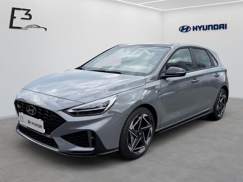 Grau Neu 2025 Hyundai i30 N Line Limousine | 29.990 € (Etwas zu teuer) - Bild 1/4