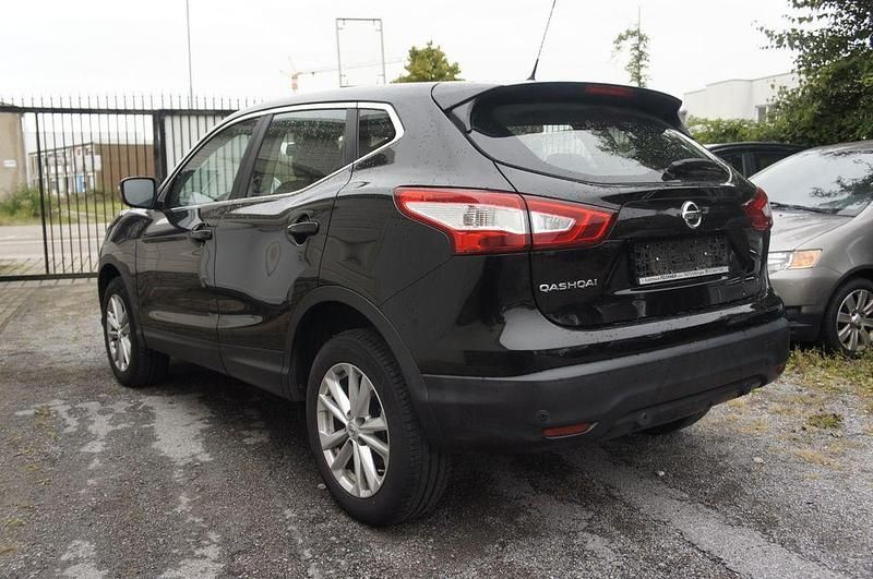 Gebraucht Nissan Qashqai Acenta 163 PS (119 kW) 2015 Schwarz SUV