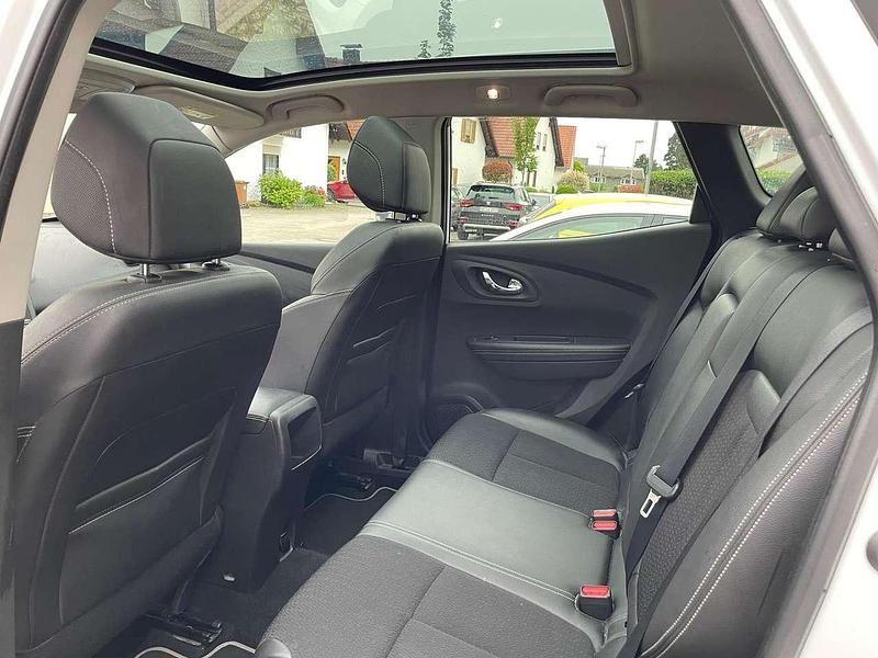 Gebraucht Renault Kadjar Life 131 PS (96 kW) 2015 Weiß SUV