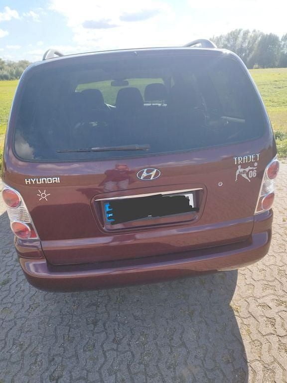 Gebraucht Hyundai Trajet GLS 140 PS (102 kW) 2006 Rot Van / Kleinbus