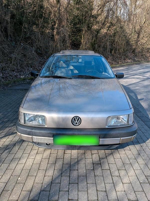 Gebraucht VW Passat 116 PS (85 kW) 1991 Gold Limousine